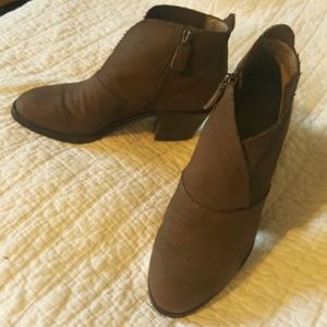 Like new-Eileen Fisher size 4 Taupe booties